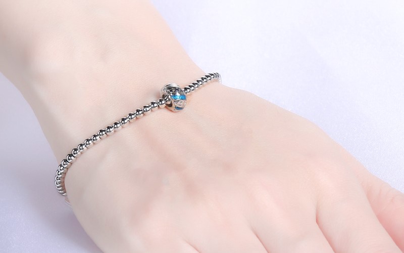 Thiết kế gọn nhẹ, đơn giản của hạt charm