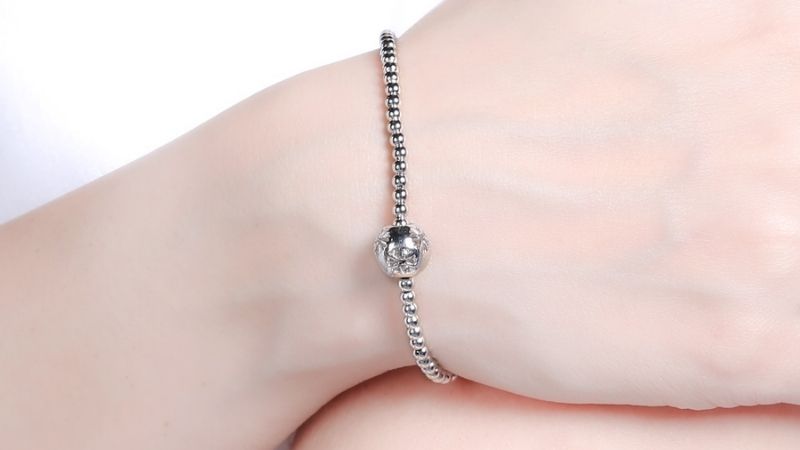 Hạt Charm với hoạ tiết b&ocirc;ng tuyết