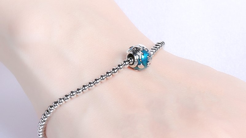 Hạt charm tr&ograve;n tinh tế v&agrave; thanh lịch