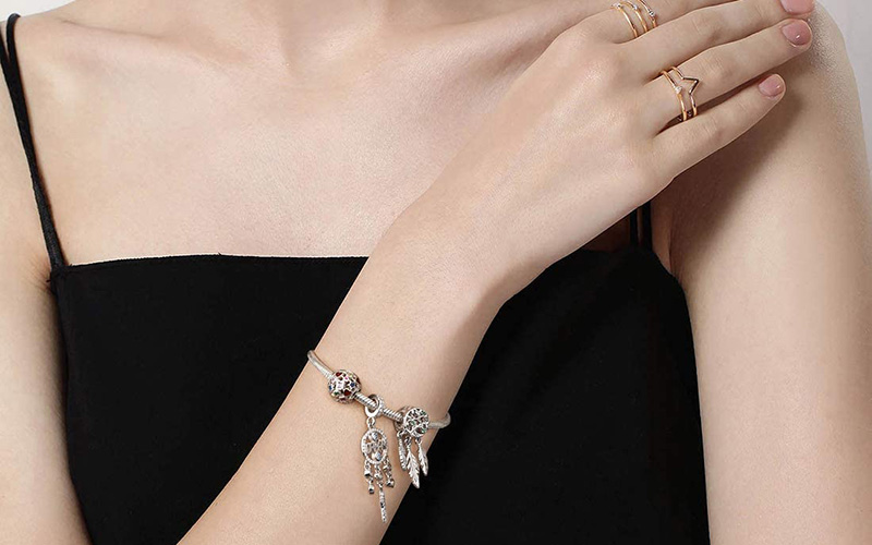 V&ograve;ng charm thiết kế tinh xảo v&agrave; đồng đều về m&agrave;u sắc