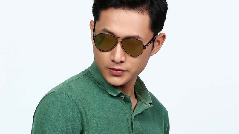 Mắt kính mang đến vẻ mạnh mẽ, nam tính