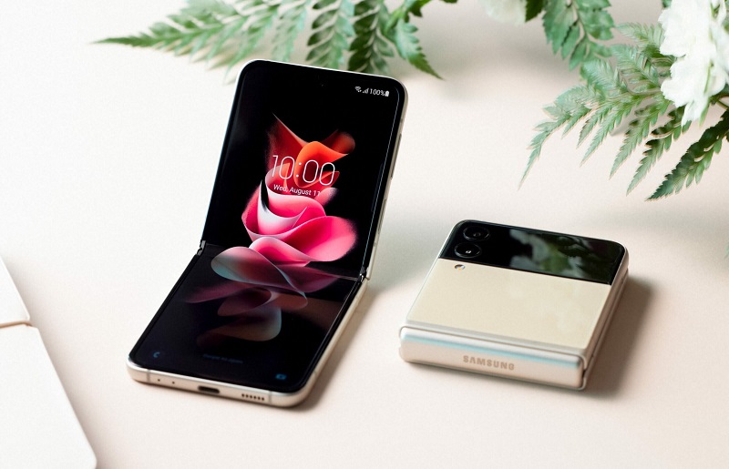 Samsung Galaxy Z Flip3 5G có thiết kế như hộp đựng phấn trang điểm