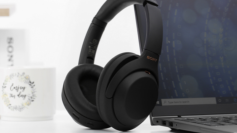Tai nghe chụp tai Bluetooth Sony WH-1000XM4 có thiết kế đơn giản, kích thước nhỏ gọn