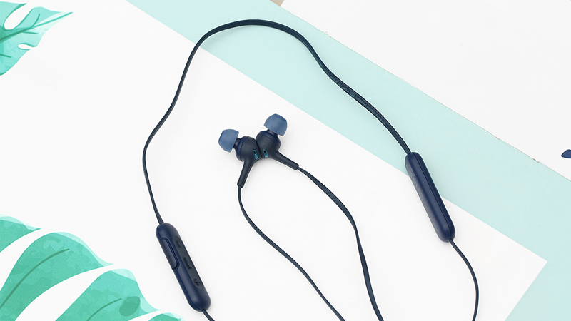 Tai nghe EP Bluetooth Sony WI-XB400 có 2 màu xanh dương và đen sành điệu