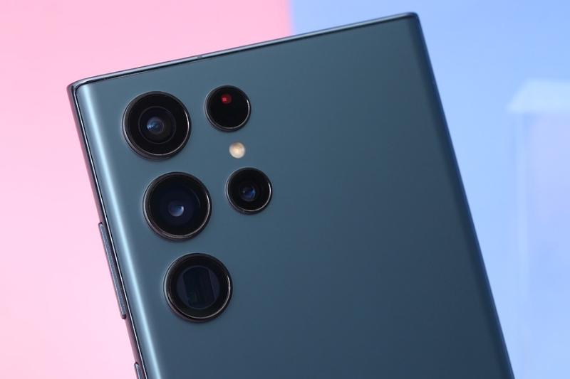 Điện thoại với hiệu năng mạnh mẽ c&ugrave;ng hệ thống camera chất lượng