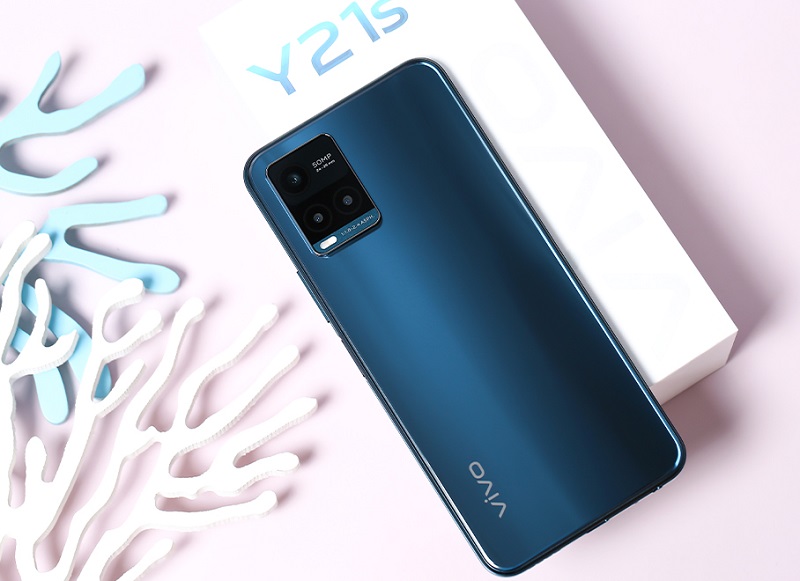 Vivo Y21s 4GB c&oacute; thiết kế nổi b&acirc;t, m&agrave;u sắc ấn tượng