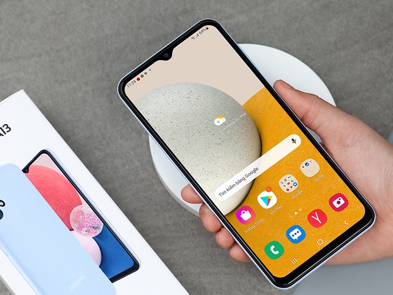 Samsung Galaxy A13 4GB sở hữu m&agrave;n h&igrave;nh si&ecirc;u rộng