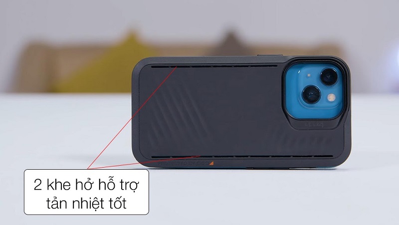 Ốp lưng được trang bị khe tản nhiệt ở mặt sau