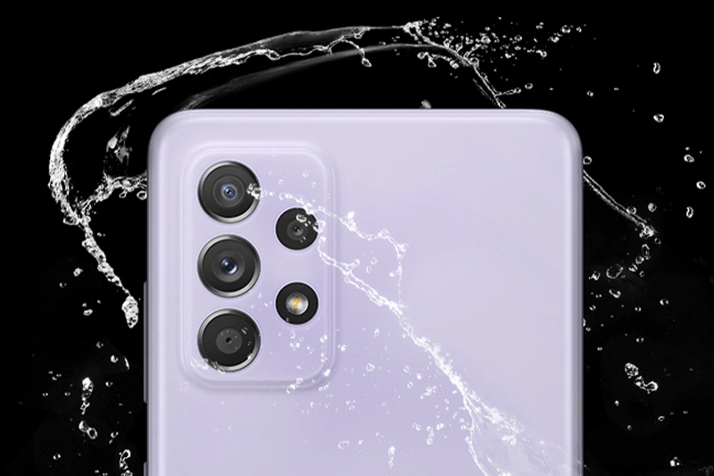 Mẫu điện thoại này đạt chỉ số kháng nước và bụi IP67, giúp tránh hư hỏng khi tiếp xúc nước