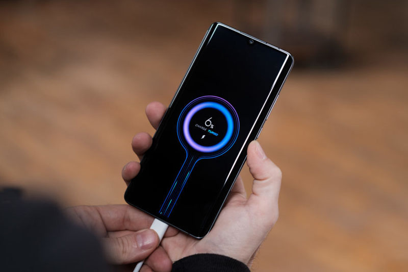 Mua điện thoại c&oacute; t&iacute;nh năng sạc nhanh