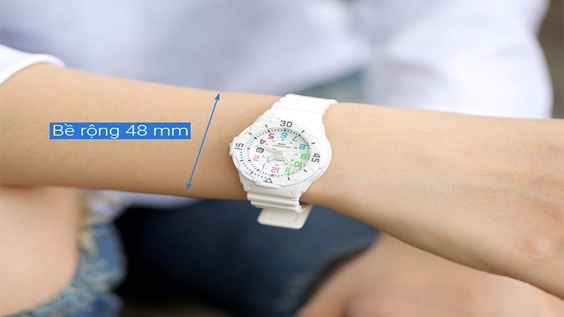 Nên lựa chọn những mẫu đồng hồ có kích thước phù hợp với cổ tay