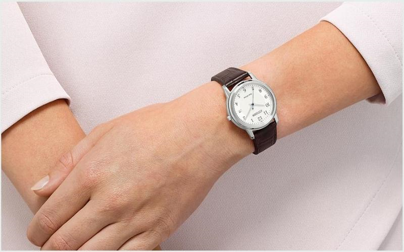 Phần da m&agrave;u n&acirc;u trầm tinh tế