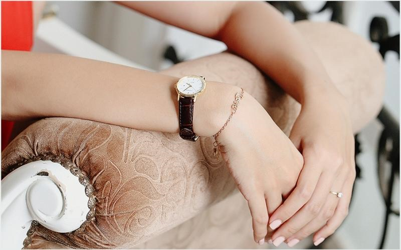 Một mẫu đồng hồ sang trọng nhưng theo phong c&aacute;ch thiết kế tối giản