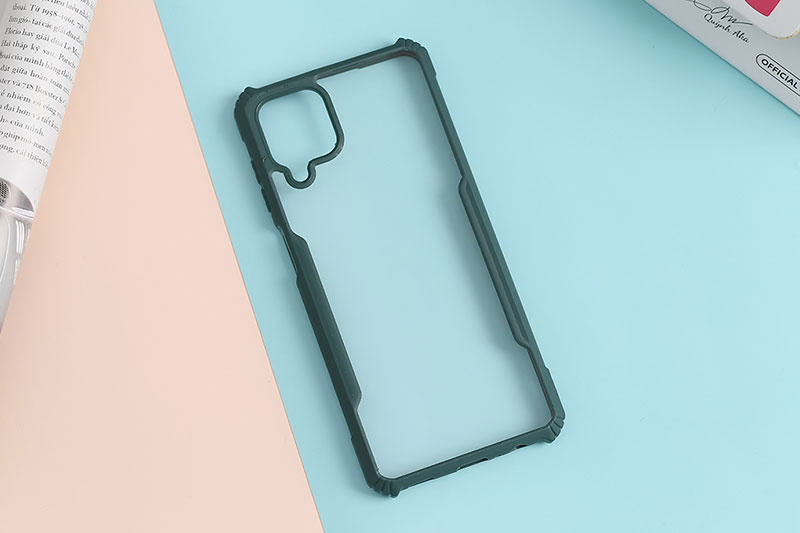 Cụm camera được bọc bởi khung viền d&agrave;y dặn