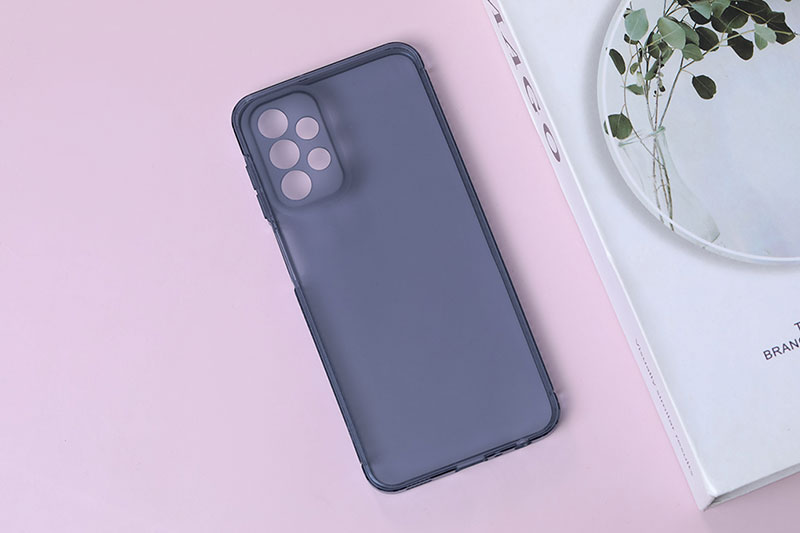 Thiết kế mỏng m&agrave;u xanh Navy đem lại cảm gi&aacute;c thực khi cầm điện thoại