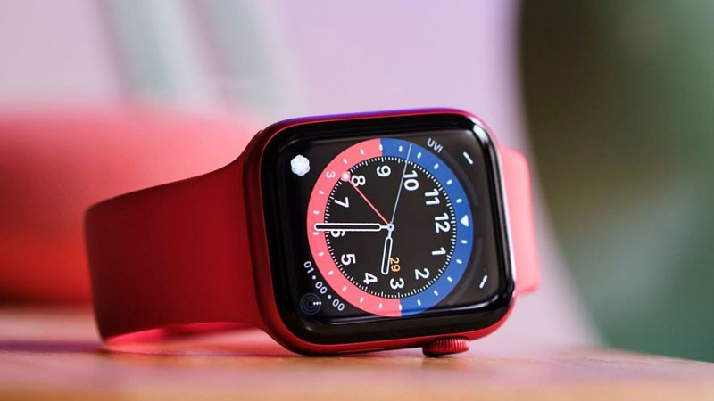 Đồng hồ c&oacute; m&agrave;n h&igrave;nh lớn hơn