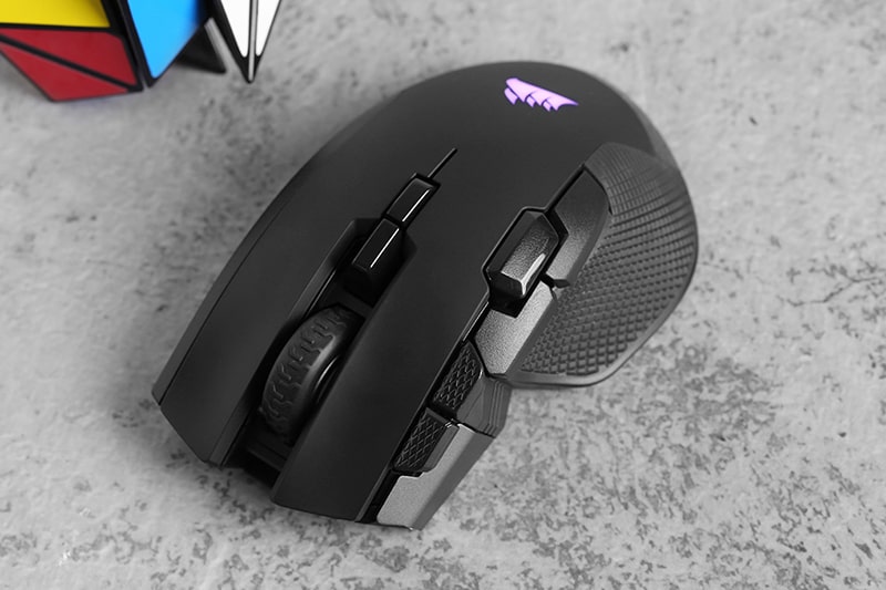 D&acirc;y cắm USB 181cm cho ph&eacute;p kết nối với c&aacute;c thiết bị ở khoảng c&aacute;ch xa