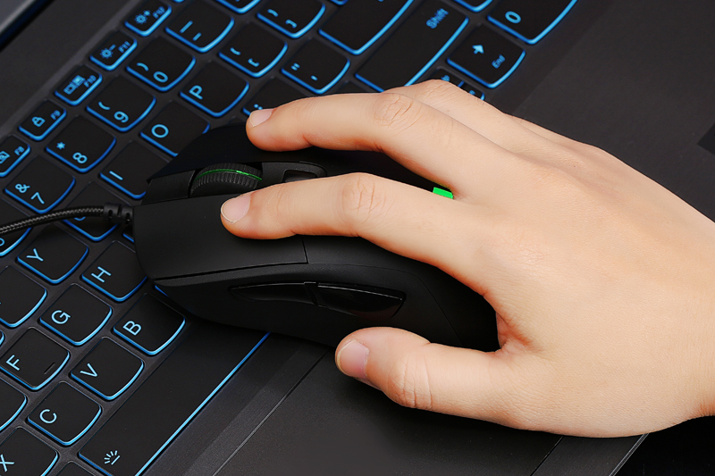 Thiết kế ph&ugrave; hợp với k&iacute;ch thước tay trung b&igrave;nh mang cảm gi&aacute;c thoải m&aacute;i