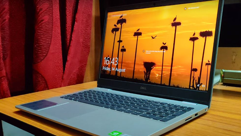 Dell Inspiron 5593 i5 có cấu hình ổn định hơn, chơi game mượt hơn