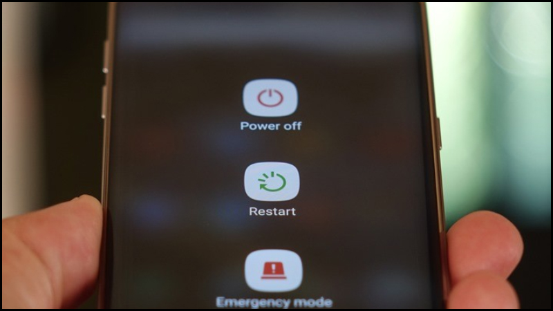 Khởi động lại điện thoại để khắc phục lỗi treo logo