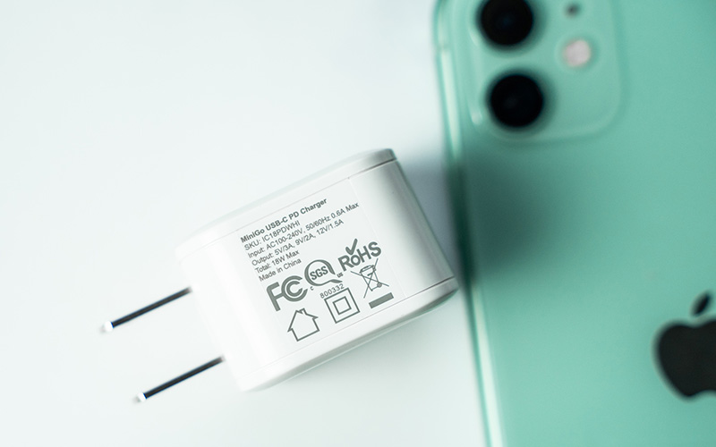 Mua Adapter chất lượng để bảo vệ thiết bị