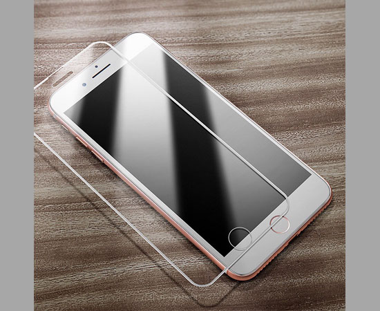 Miếng dán có độ mỏng.  - Khi cầm miếng kính bạn sẽ không phân biệt được độ dày mỏng, trường hợp là kính 0.1mm mỏng như miếng dán, bạn bẻ nó sẽ gãy,...  Bên cạnh đó, kính càng dày thì giá thành càng rẻ.  - Giá rẻ: 0.4mm, 0.33mm  - Giá bình dân: 0.3mm và 0.26mm  - Giá cao: 0.2mm, 0.18mm và 0.15mm  - Giá đắt: 0.1mm  Kính càng mỏng thì sẽ cho độ hiển thị tốt hơn so với các loại kính còn lại.