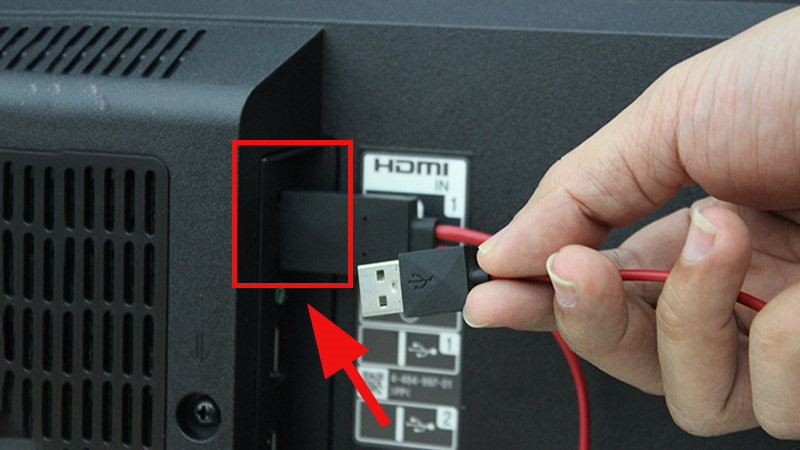 Nối đầu còn lại của dây MHL vào cổng HDMI trên Tivi