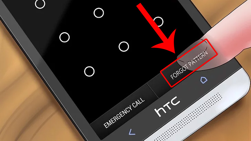 Nhấn chọn vào Forgot Pattern (Quên Hình khóa) trên màn hình