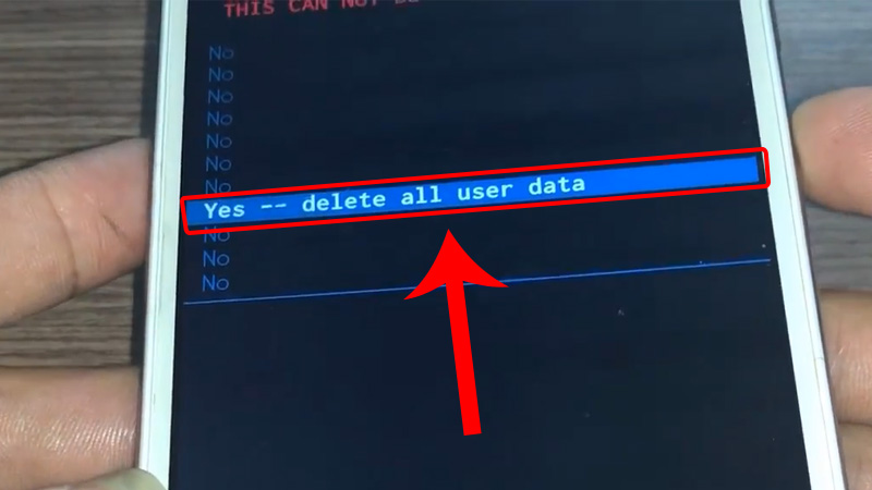 Chọn Yes - delete all user data