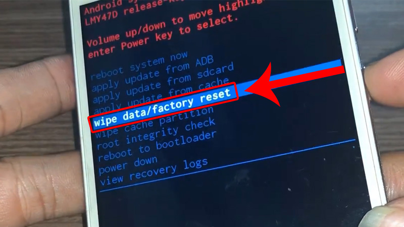 Chọn vào wipe data/factory reset