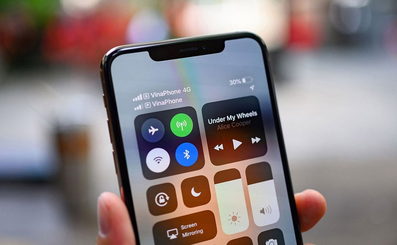 Tắt v&agrave; mở lại t&iacute;nh năng WiFi tr&ecirc;n điện thoại
