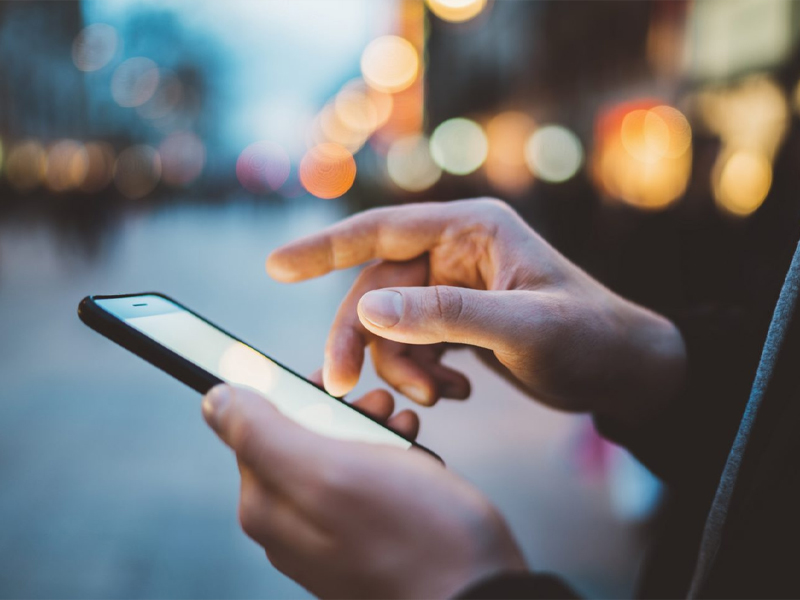 Dùng 3 ngón tay để chụp ảnh màn hình điên thoại