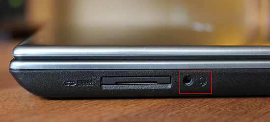 Cổng 3.5 trên laptop.