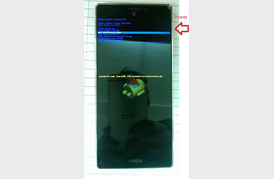 Dùng Volume Down đến dòng "Wipe data/ factory reset"
