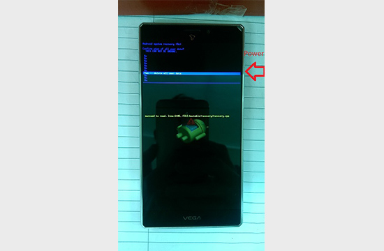 Nhấn Power để chọn Yes delete all user data