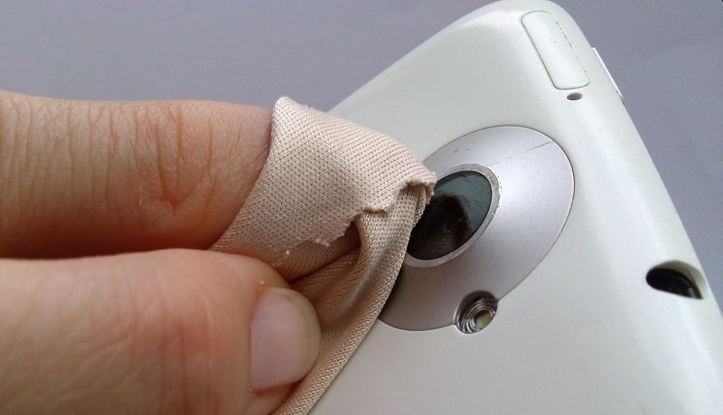 Vệ sinh camera của điện thoại