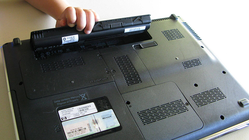 Laptop pin rời l&agrave; loại laptop c&oacute; thể th&aacute;o lắp pin dễ d&agrave;ng