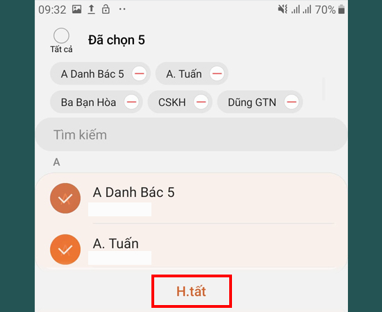 Bước 5: Hãy chọn những số điện thoại cần chép vào điện thoại. Sau khi chọn xong nhấp vào Hoàn tất.