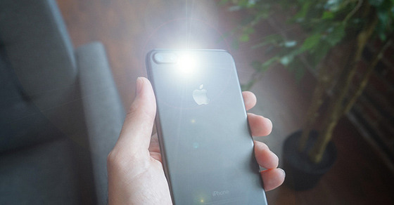 Đèn LED cảnh báo trên iPhone là một tính năng quan trọng giúp bạn nhận ra khi có thông báo mới. Với phiên bản 2024 của iPhone, đèn LED này đã được nâng cấp và trang bị thêm màu sắc, giúp người dùng nhận biết nhanh hơn các thông báo từ ứng dụng khác nhau. Hãy xem hình ảnh liên quan để khám phá thêm về tính năng này và cách cài đặt.