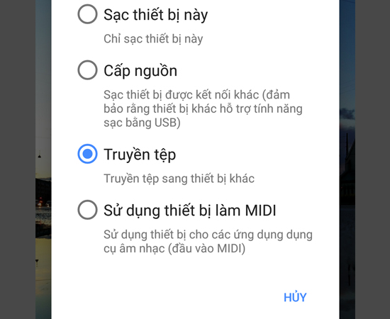Bước 2: Tiếp theo, bạn chọn Truyền tệp tại thông báo hiển thị trên điện thoại.