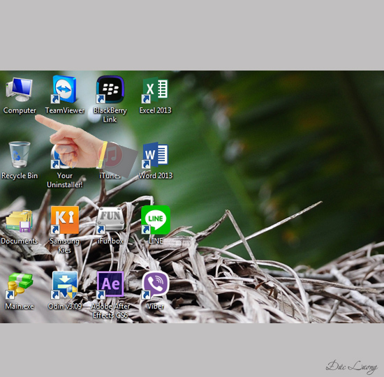 Gắn cáp kết nối USB giữa điện thoại với máy tính