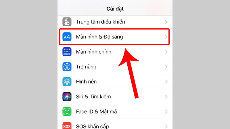 Vào Cài đặt và chọn Màn hình & Độ sáng 
