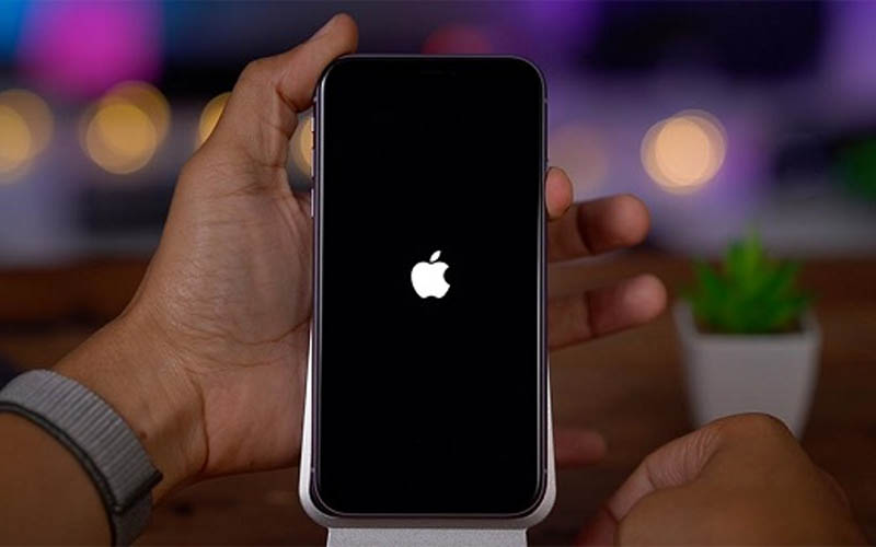  Khởi động lại điện thoại