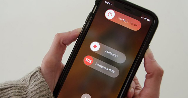 Khởi động lại điện thoại