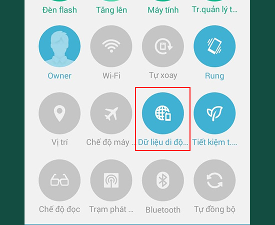 Bước 6: Kéo từ thanh trạng thái xuống và bật Dữ liệu di động lên.