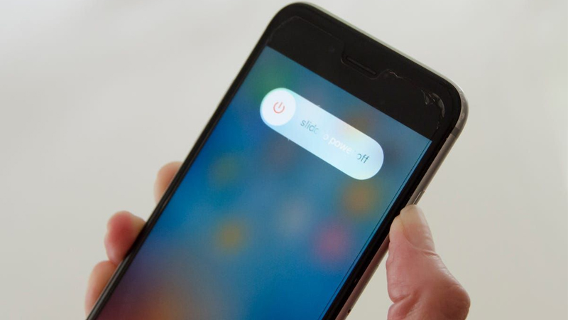 Khởi động lại điện thoại