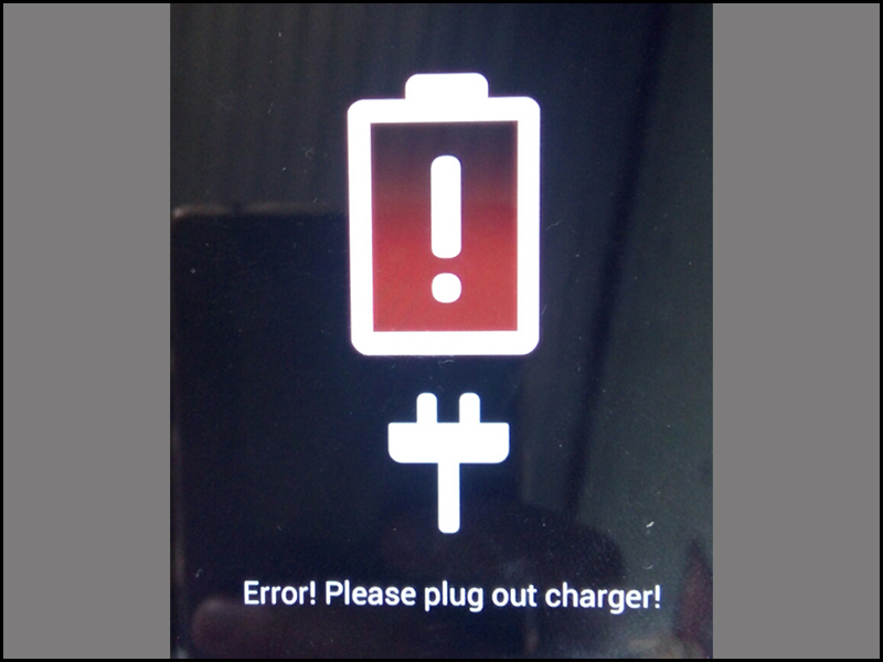 Th&ocirc;ng b&aacute;o người d&ugrave;ng cần r&uacute;t bộ sạc ra khỏi điện thoại ngay