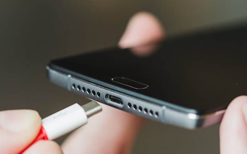 Kết nối c&aacute;p USB với đầu sạc