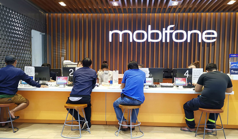 Đến cửa h&agrave;ng MobiFone để được hỗ trợ