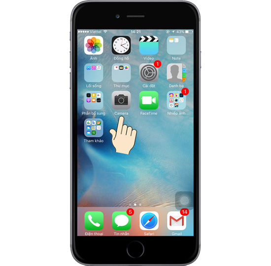 Bạn mở ứng dụng camera trên iPhone 6s lên.